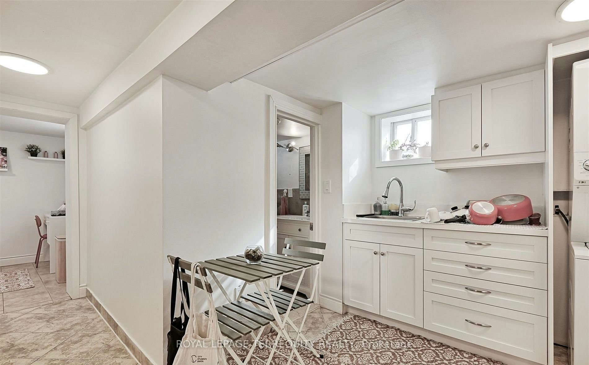 Lower-471 Gilbert Avenue, Toronto, ON, M6E 4X4 - 5
