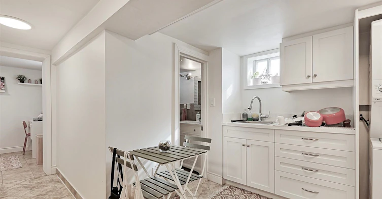 Lower-471 Gilbert Avenue, Toronto, ON, M6E 4X4 - 5