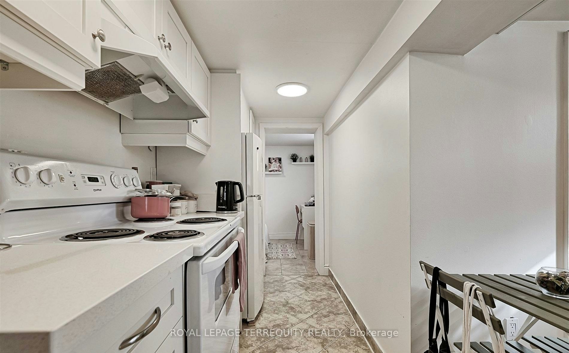 Lower-471 Gilbert Avenue, Toronto, ON, M6E 4X4 - 6