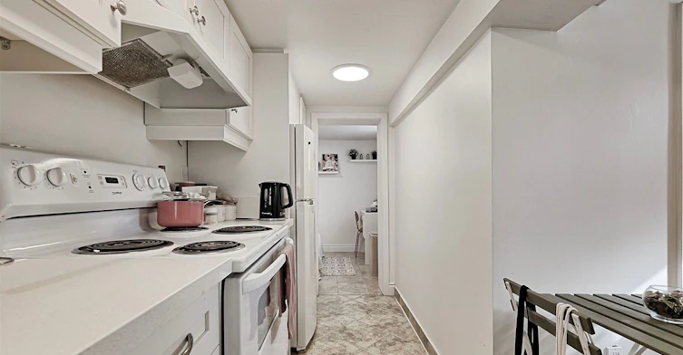 Lower-471 Gilbert Avenue, Toronto, ON, M6E 4X4 - 6