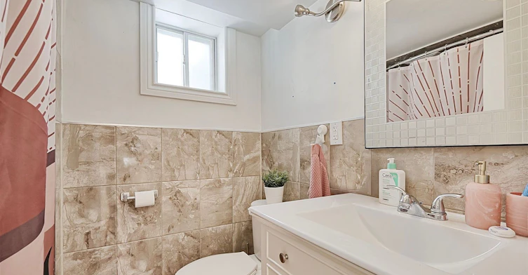 Lower-471 Gilbert Avenue, Toronto, ON, M6E 4X4 - 9