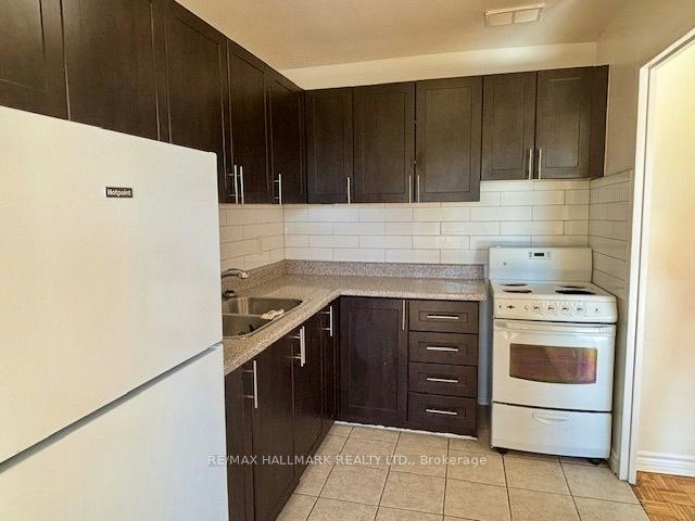 2-408-515 North Service Road, Mississauga, ON, L5A 1B3 - 4