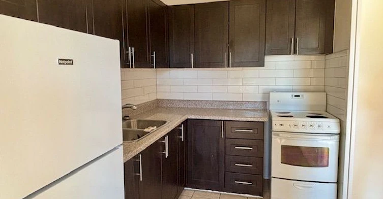 2-408-515 North Service Road, Mississauga, ON, L5A 1B3 - 4