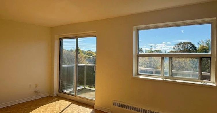 2-408-515 North Service Road, Mississauga, ON, L5A 1B3 - 3