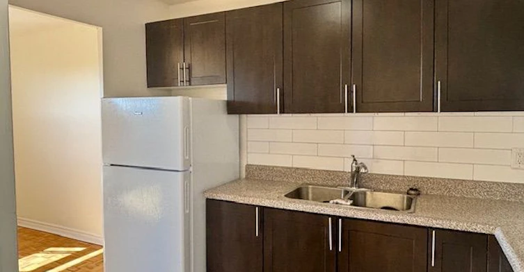 2-408-515 North Service Road, Mississauga, ON, L5A 1B3 - 5