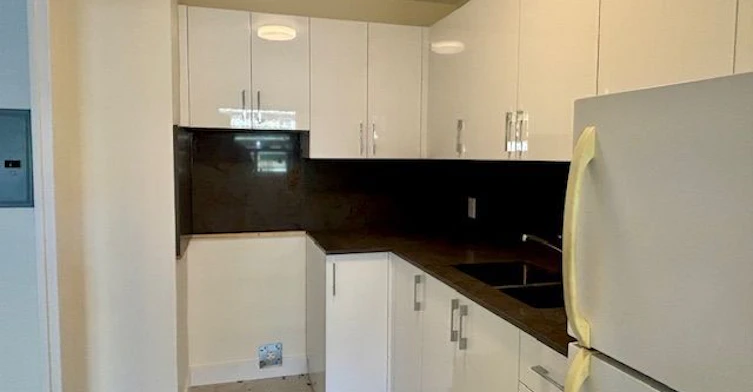 2-109-515 North Service Road, Mississauga, ON, L5A 1B3 - 3
