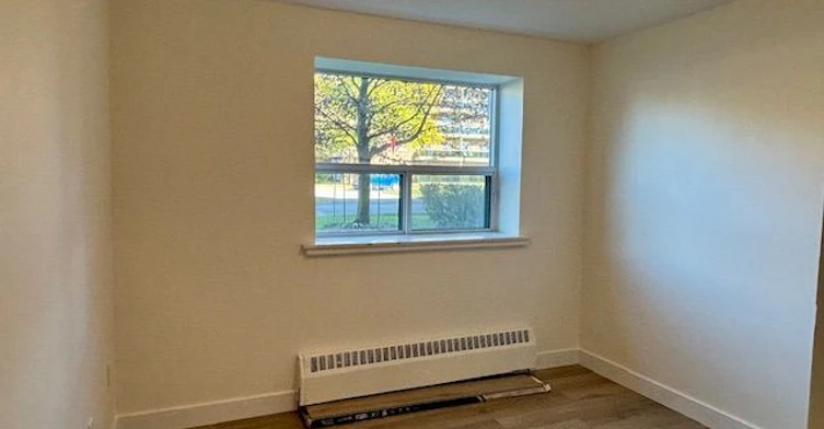 2-109-515 North Service Road, Mississauga, ON, L5A 1B3 - 6