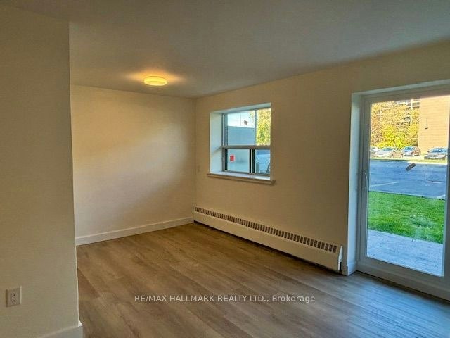 2-109-515 North Service Road, Mississauga, ON, L5A 1B3 - 2
