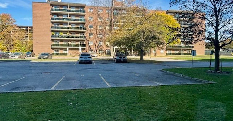 2-109-515 North Service Road, Mississauga, ON, L5A 1B3 - 13