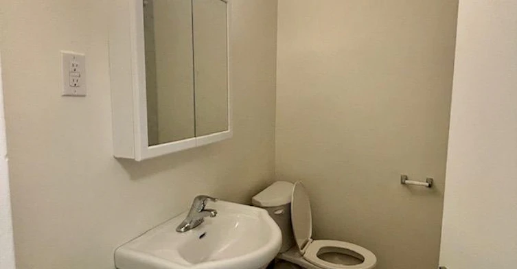 2-109-515 North Service Road, Mississauga, ON, L5A 1B3 - 11