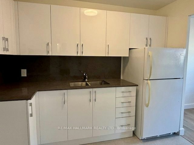 2-109-515 North Service Road, Mississauga, ON, L5A 1B3 - 4
