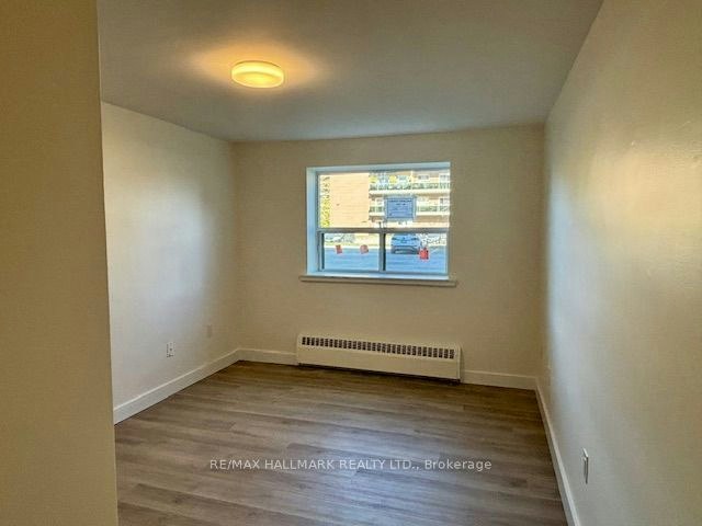 2-109-515 North Service Road, Mississauga, ON, L5A 1B3 - 8