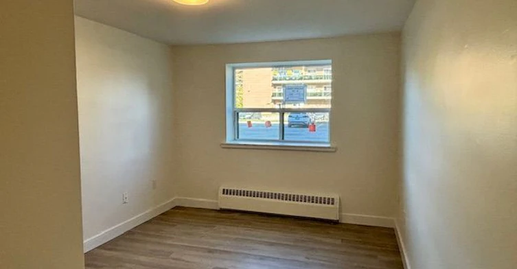 2-109-515 North Service Road, Mississauga, ON, L5A 1B3 - 8