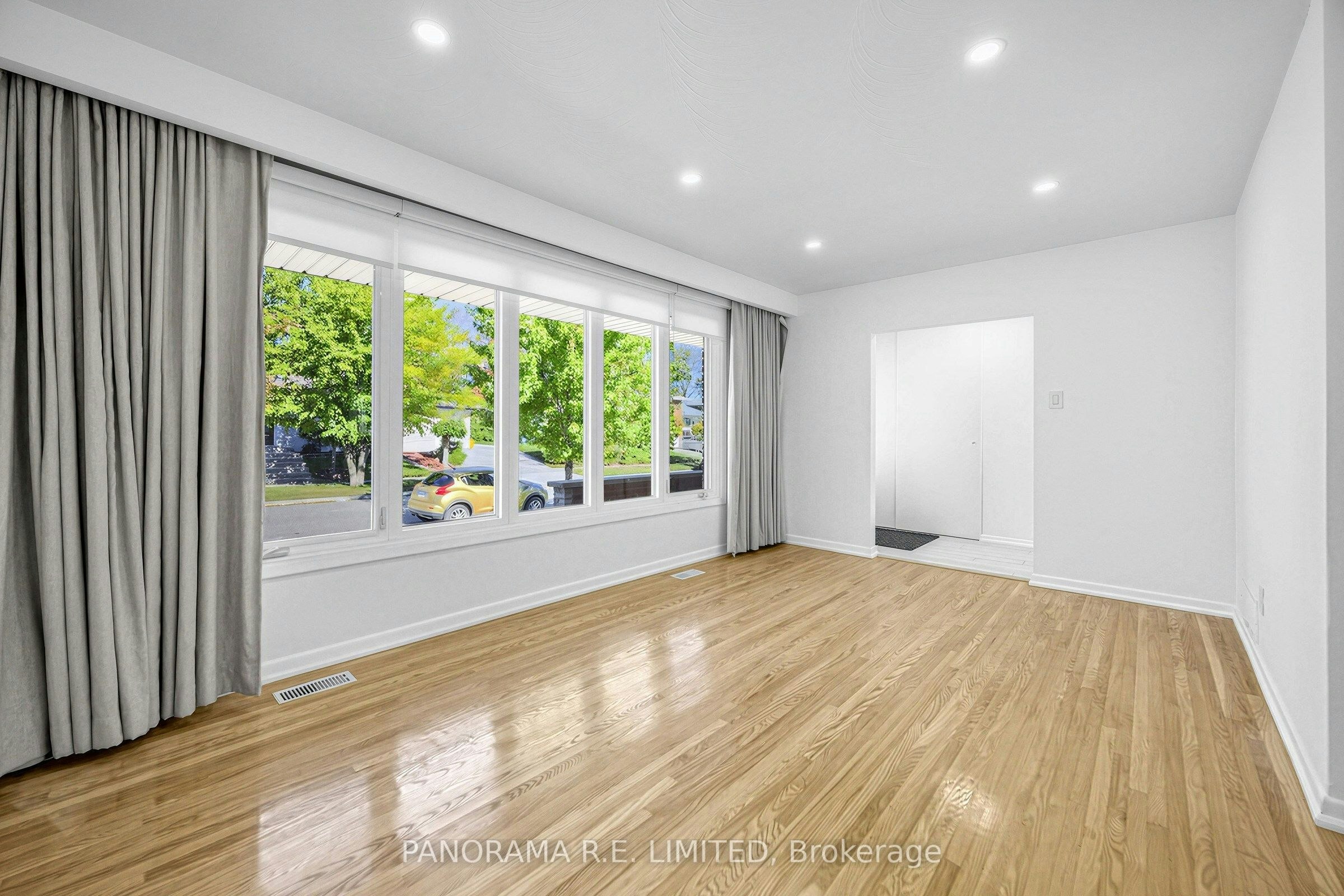 65 Harrop Avenue, Toronto, ON, M9B 2H1 - 4
