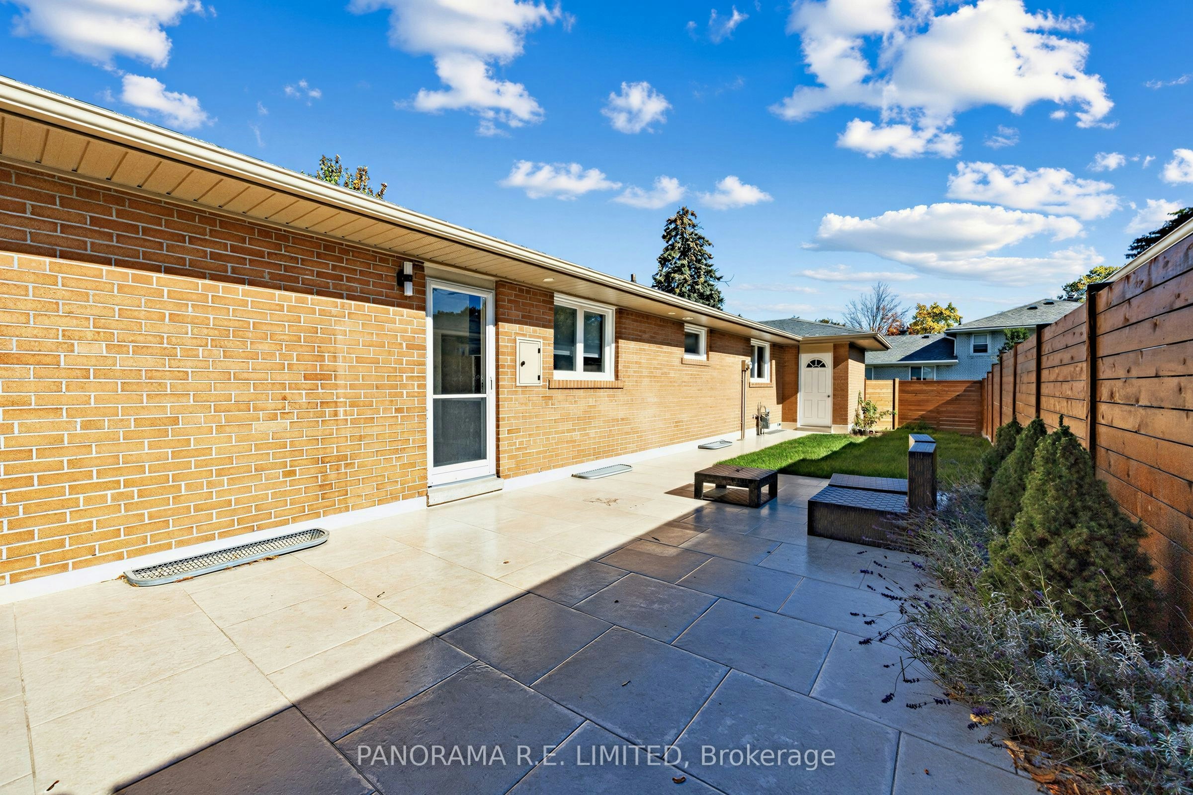 65 Harrop Avenue, Toronto, ON, M9B 2H1 - 23