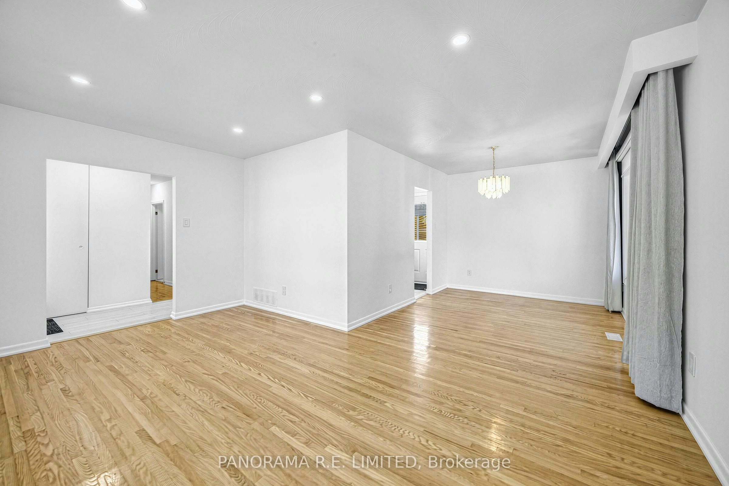 65 Harrop Avenue, Toronto, ON, M9B 2H1 - 7