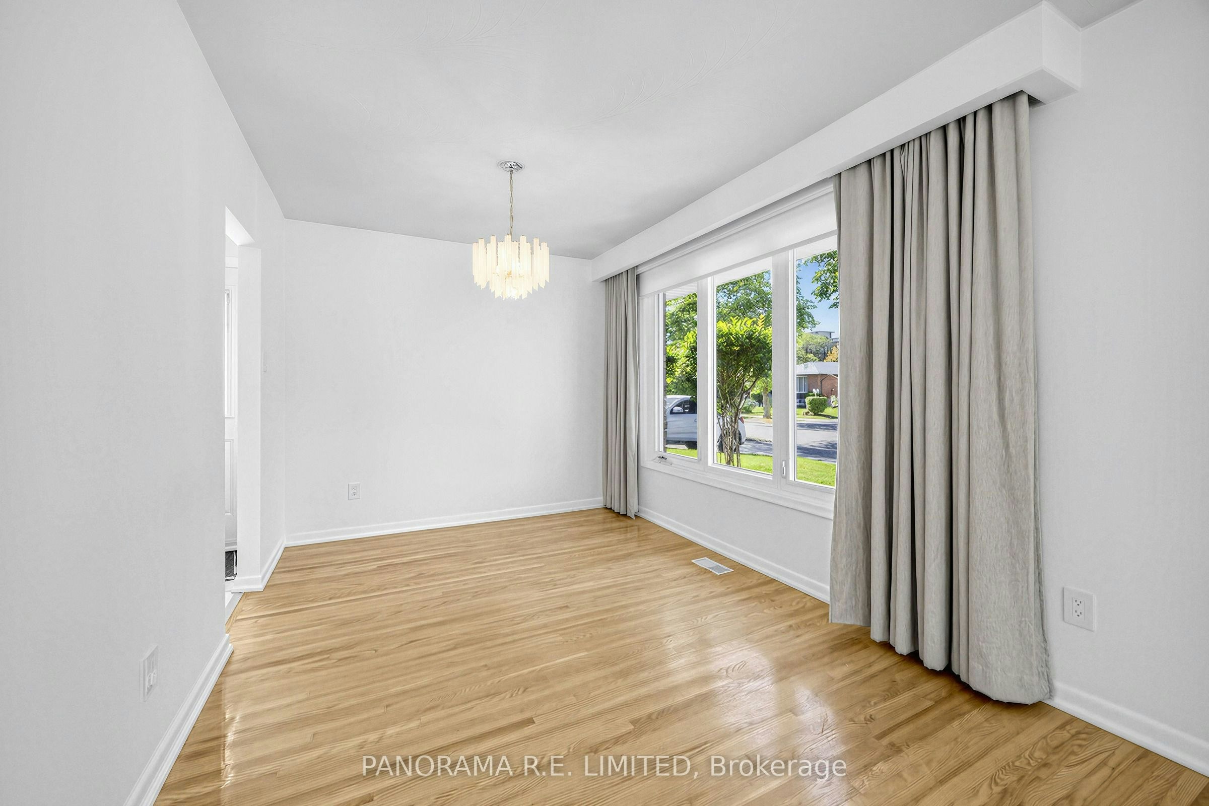 65 Harrop Avenue, Toronto, ON, M9B 2H1 - 8