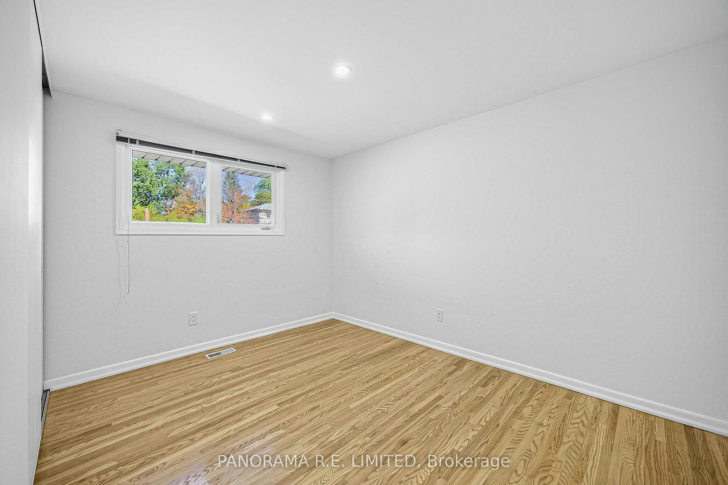 65 Harrop Avenue, Toronto, ON, M9B 2H1 - 12