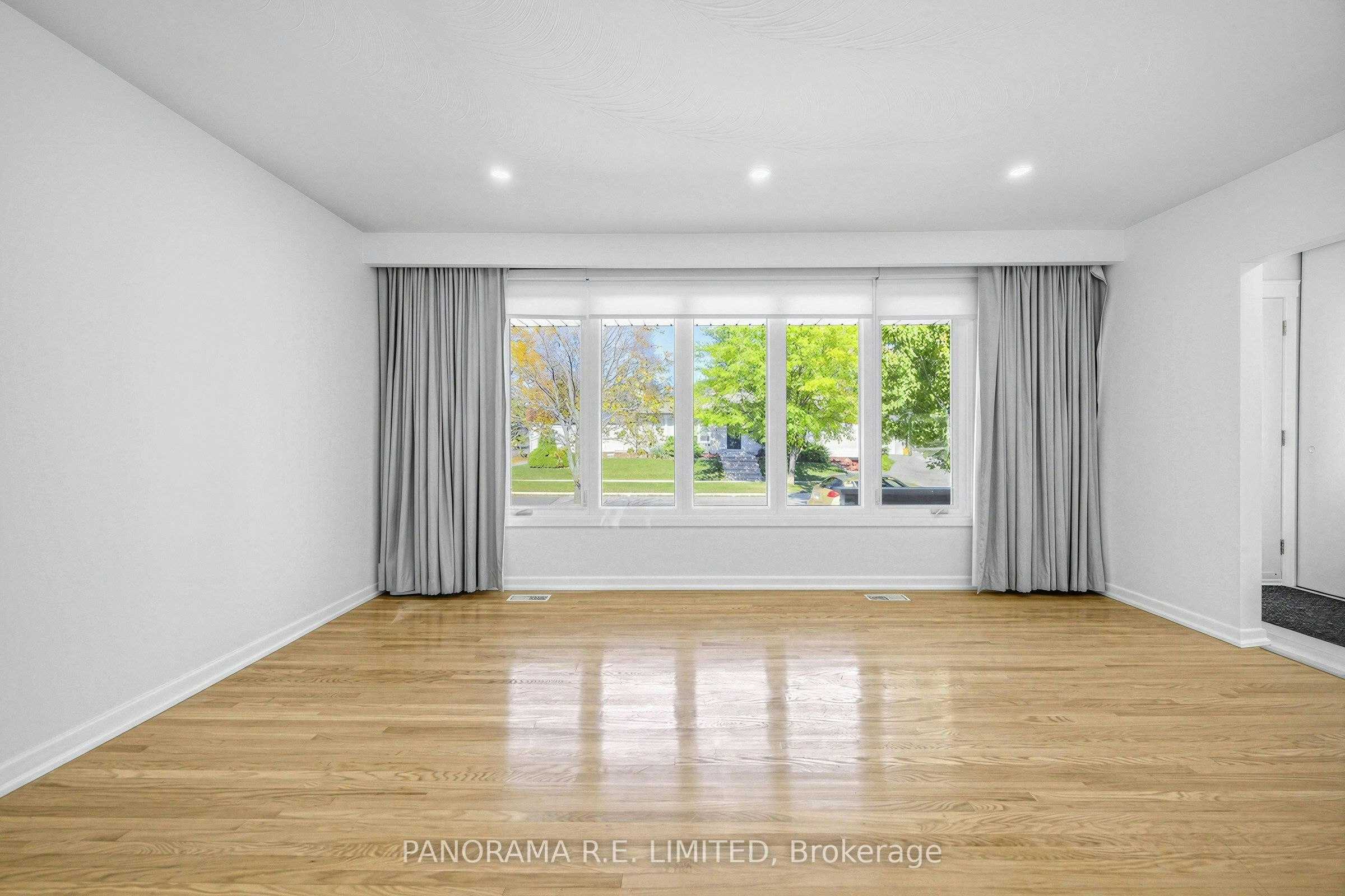 65 Harrop Avenue, Toronto, ON, M9B 2H1 - 6