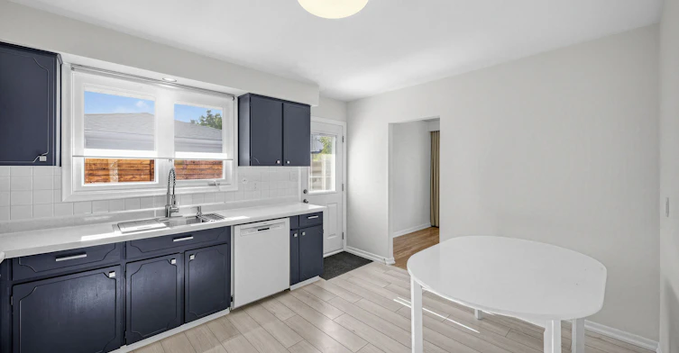 65 Harrop Avenue, Toronto, ON, M9B 2H1 - 11