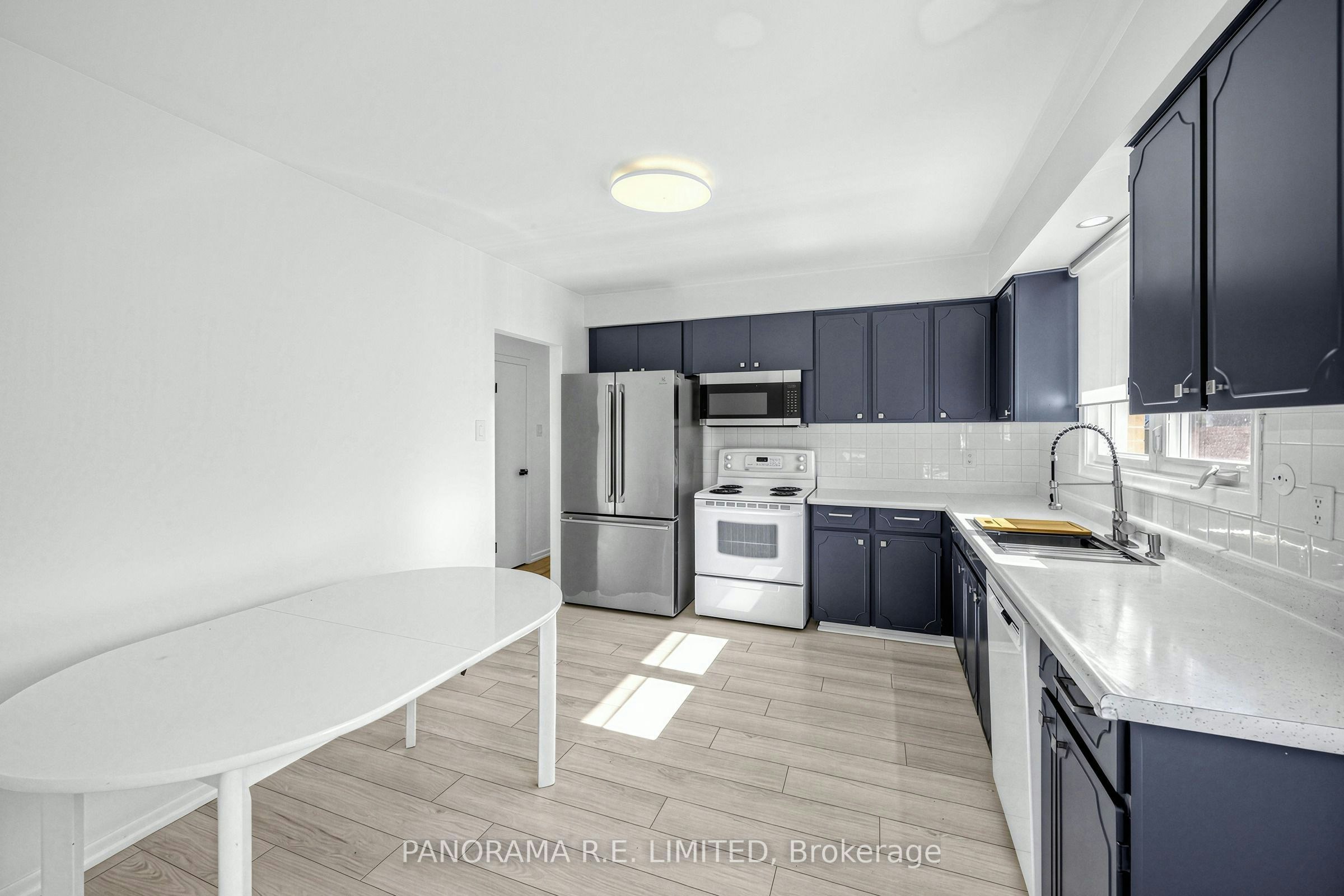 65 Harrop Avenue, Toronto, ON, M9B 2H1 - 10
