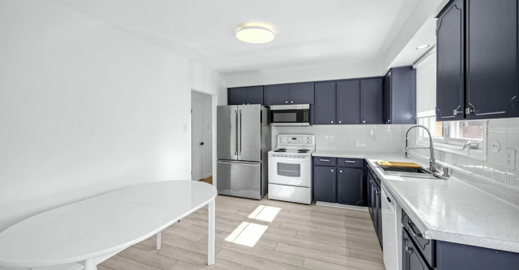 65 Harrop Avenue, Toronto, ON, M9B 2H1 - 10
