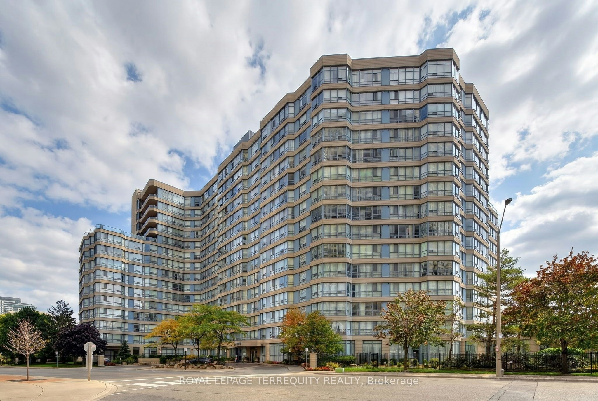 1512-250 Webb Drive, Mississauga, ON, L5B 3Z4