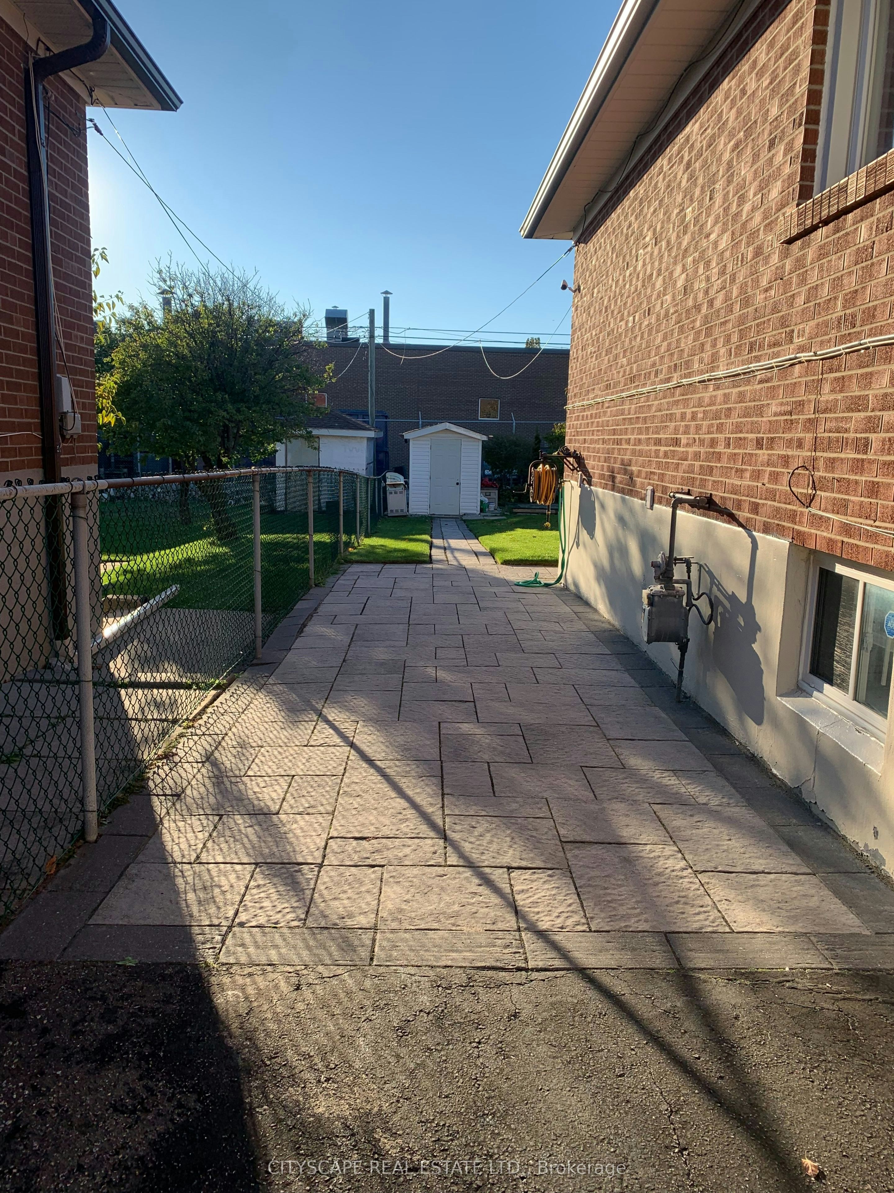 Bsmt-120 Hullmar Drive, Toronto, ON, M3N 2G2 - 3