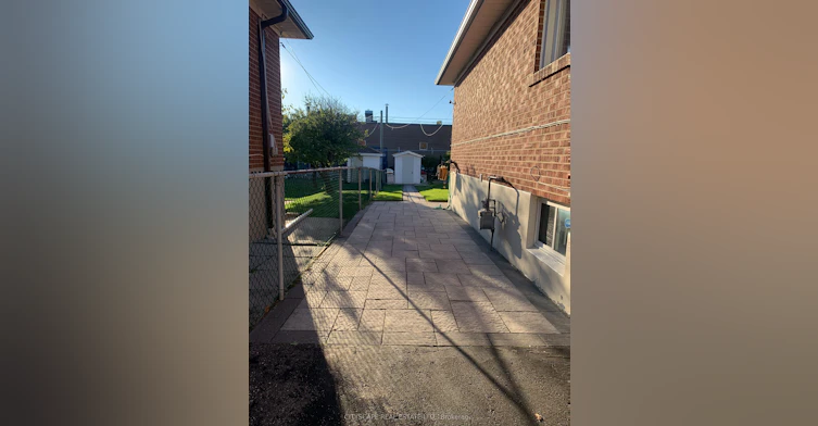 Bsmt-120 Hullmar Drive, Toronto, ON, M3N 2G2 - 3