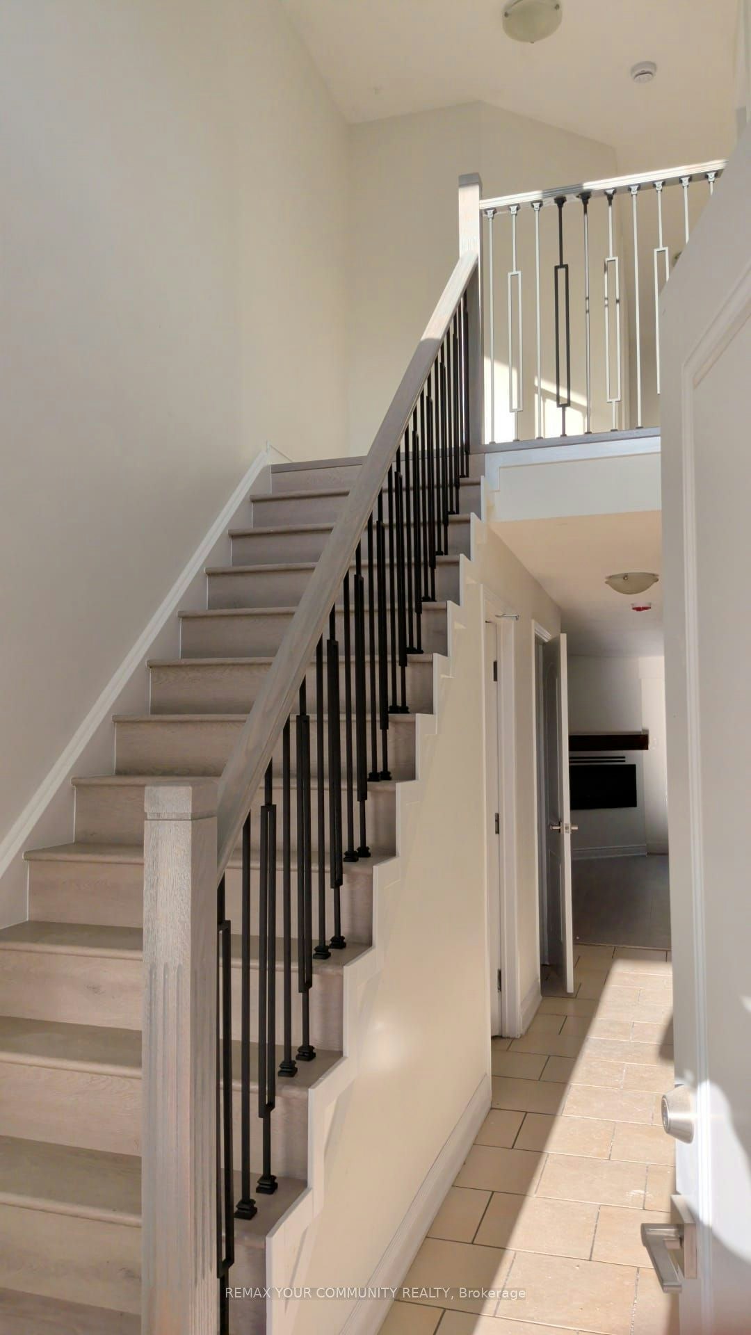 Upper-4 Malabar Crescent S, Brampton, ON, L6S 3X8 - 2