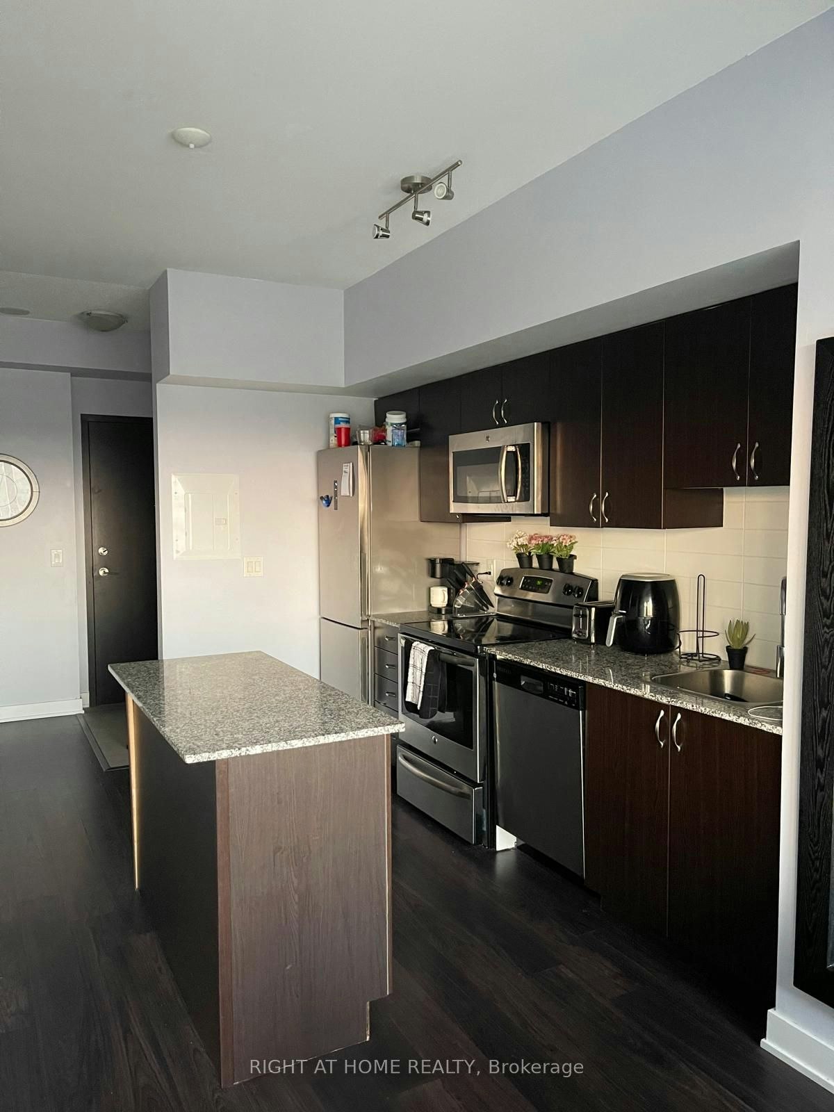 810-11 Superior Avenue, Toronto, ON, M8V 0A7 - 10