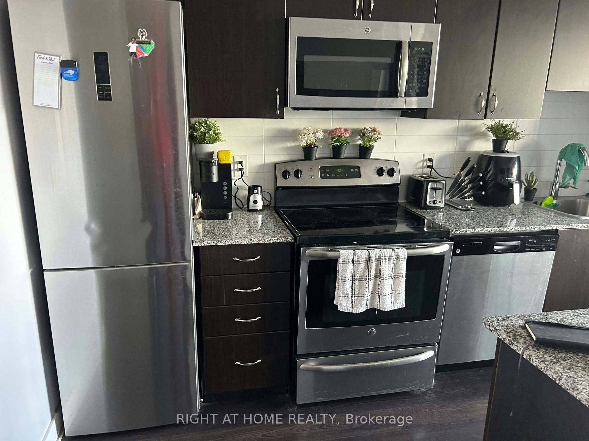 810-11 Superior Avenue, Toronto, ON, M8V 0A7 - 9