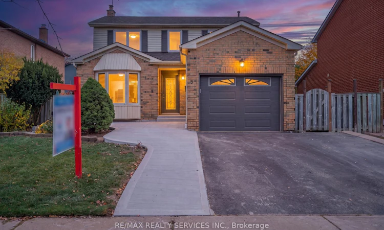 5 Nimrod Crescent W