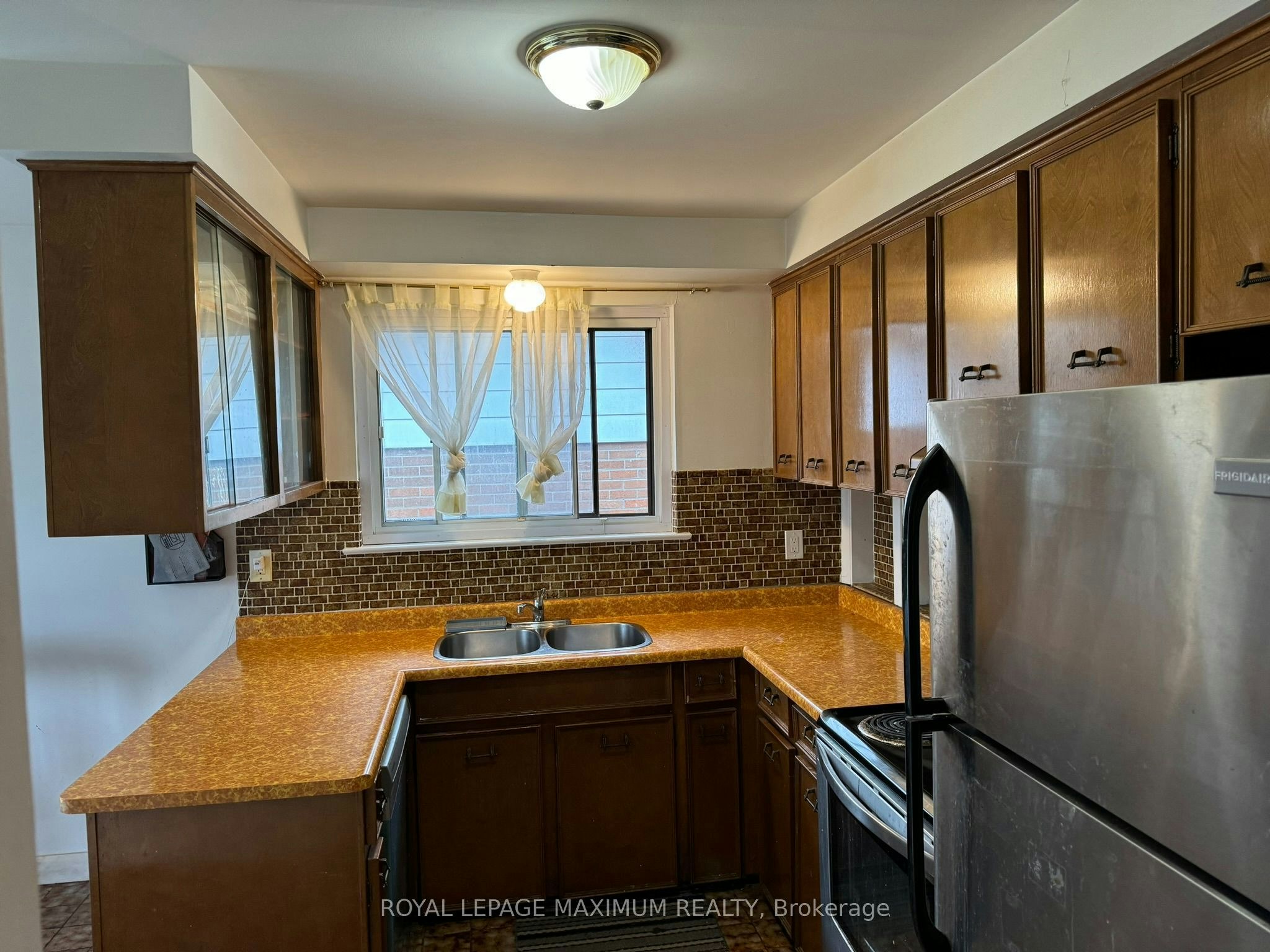 3407 Cedar Creek Drive, Mississauga, ON, L4Y 2Y2 - 4