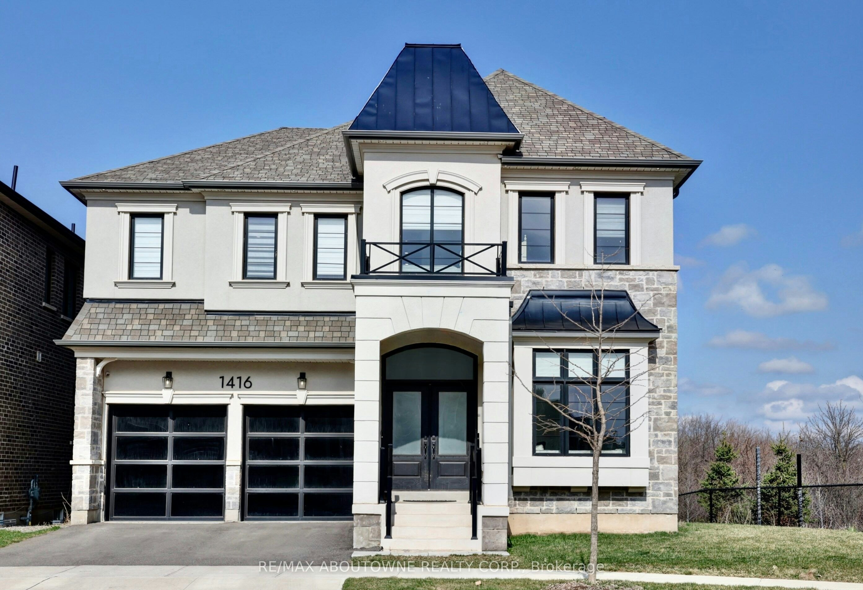 1416 Ford Strathy Crescent, Oakville, ON, L6H 6E3