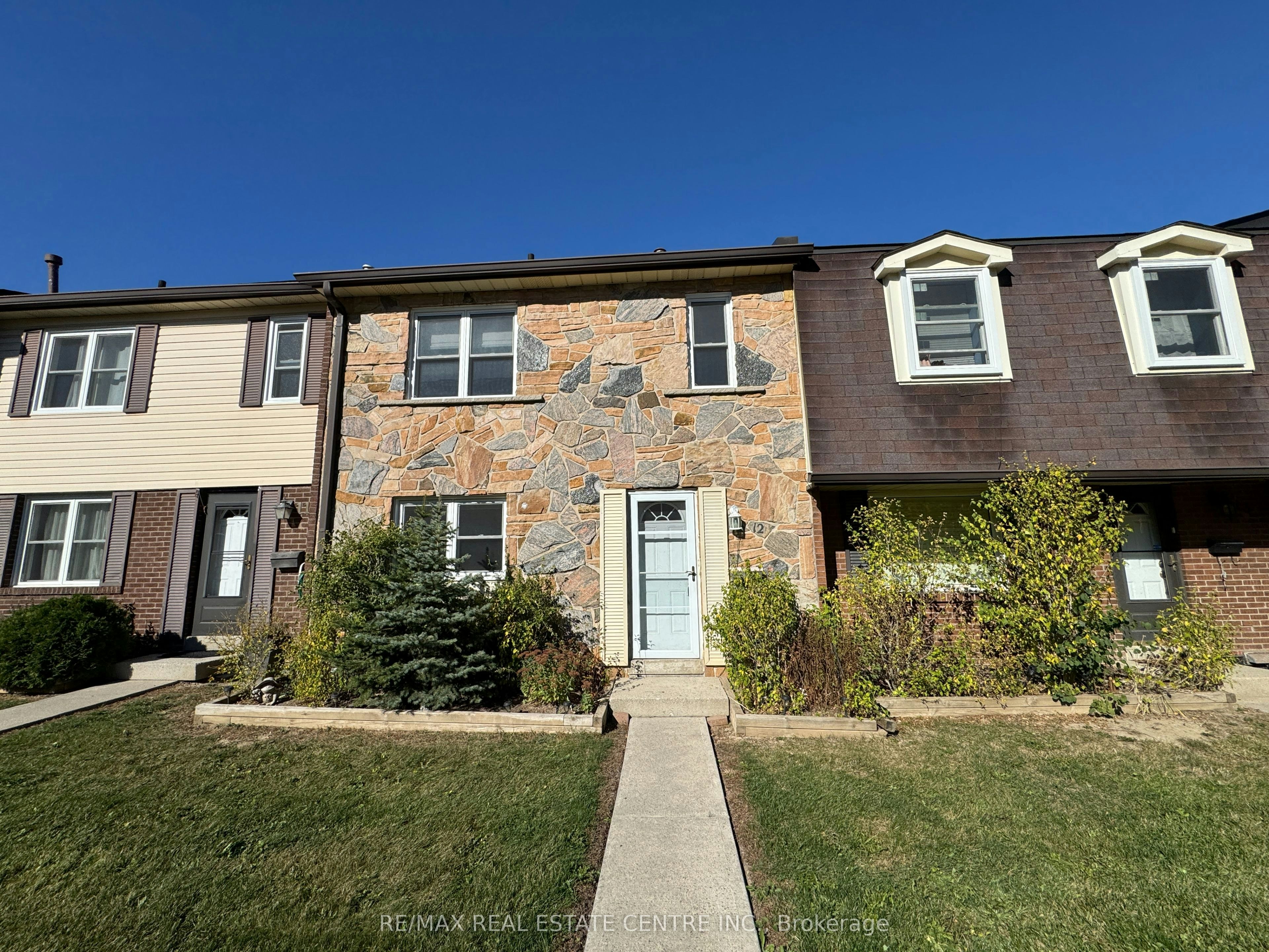 12-2825 Gananoque Drive, Mississauga, ON, L5N 1V6