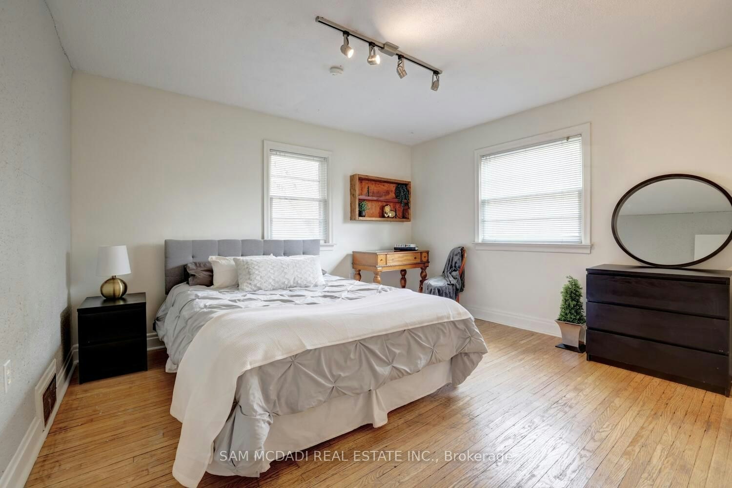 821 Parkland Avenue, Mississauga, ON, L5H 3G6 - 11