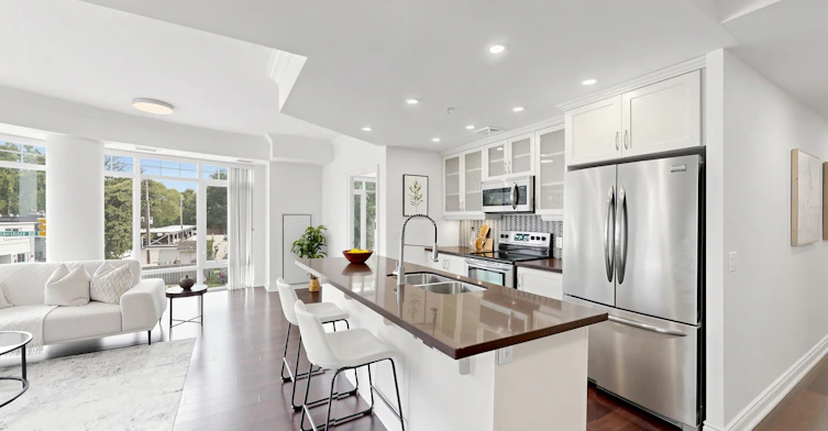 201-205 Lakeshore Road W, Oakville, ON, L6K 0H8 - 12