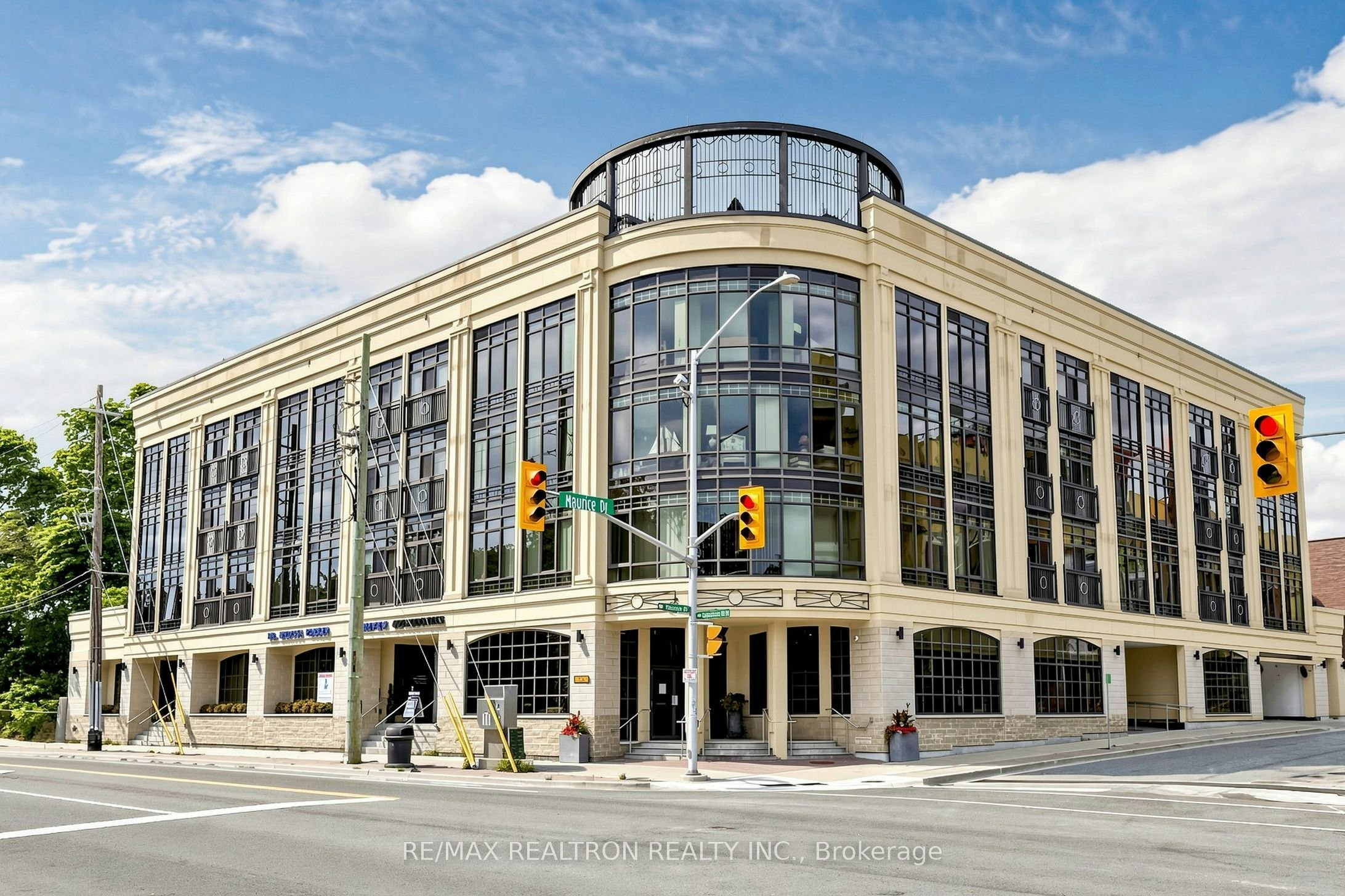 201-205 Lakeshore Road W, Oakville, ON, L6K 0H8 - 2