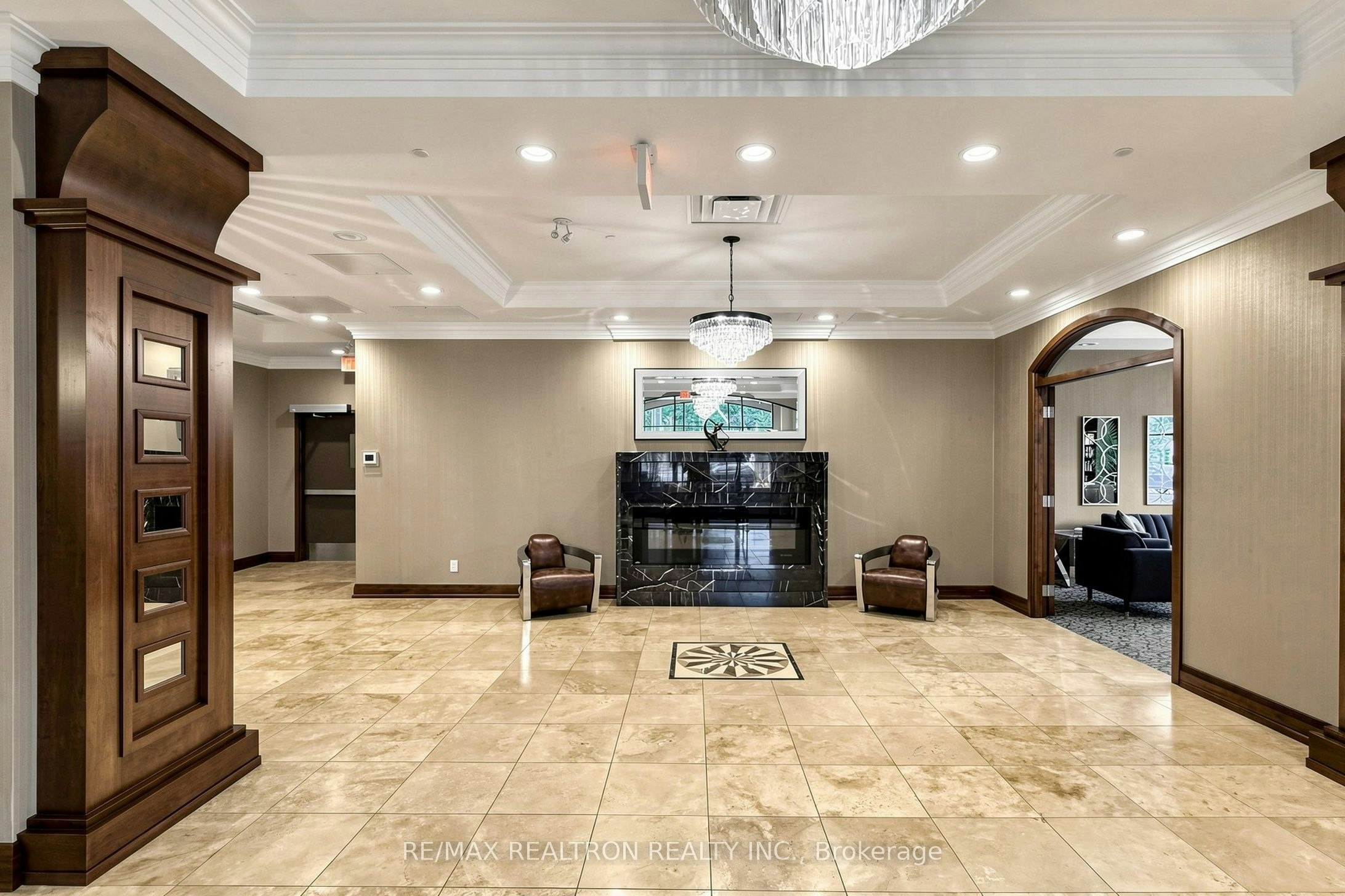 201-205 Lakeshore Road W, Oakville, ON, L6K 0H8 - 5