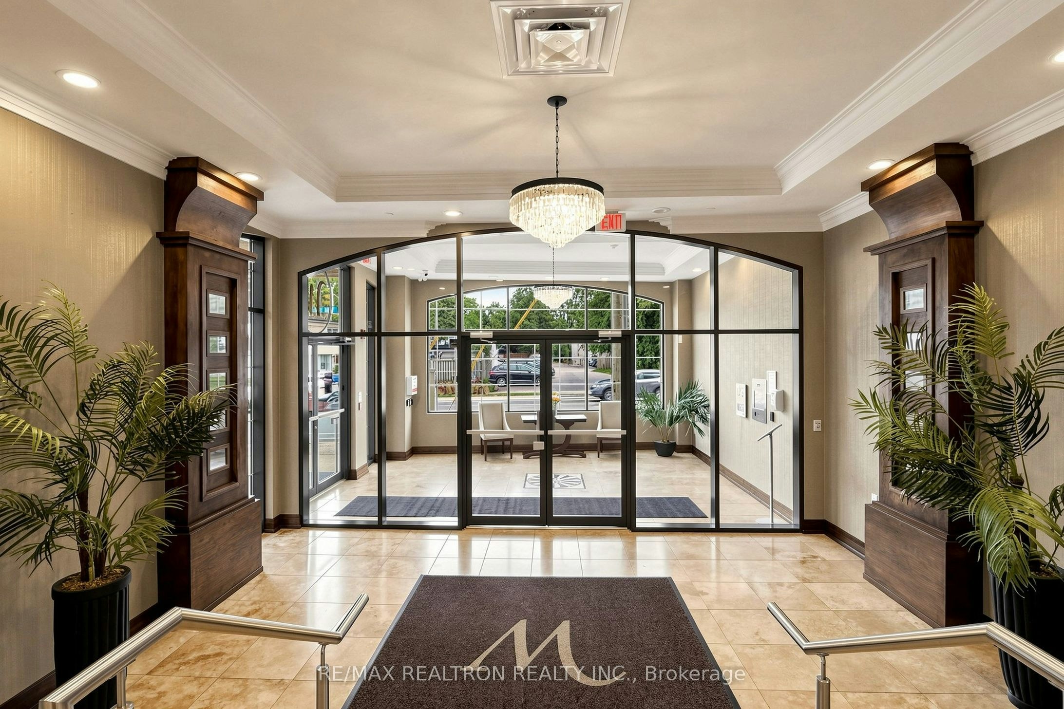 201-205 Lakeshore Road W, Oakville, ON, L6K 0H8 - 4