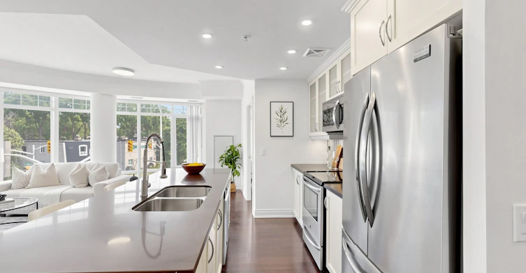 201-205 Lakeshore Road W, Oakville, ON, L6K 0H8 - 13