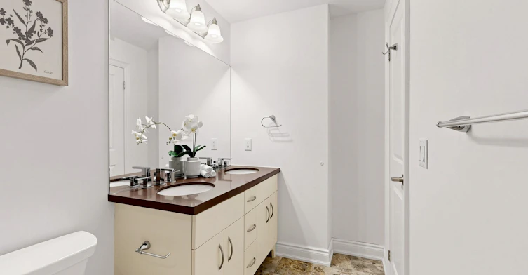 201-205 Lakeshore Road W, Oakville, ON, L6K 0H8 - 25