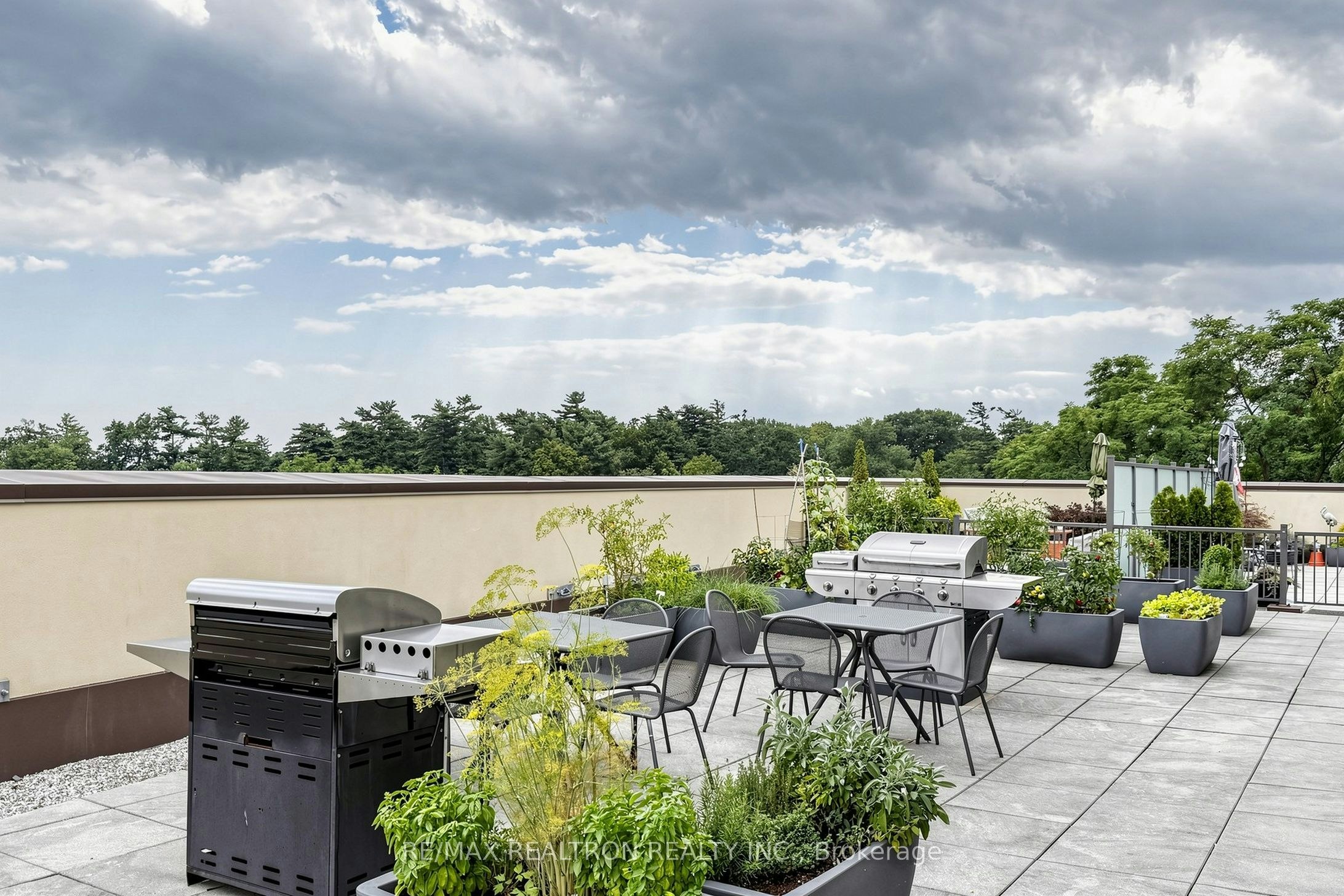 201-205 Lakeshore Road W, Oakville, ON, L6K 0H8 - 45