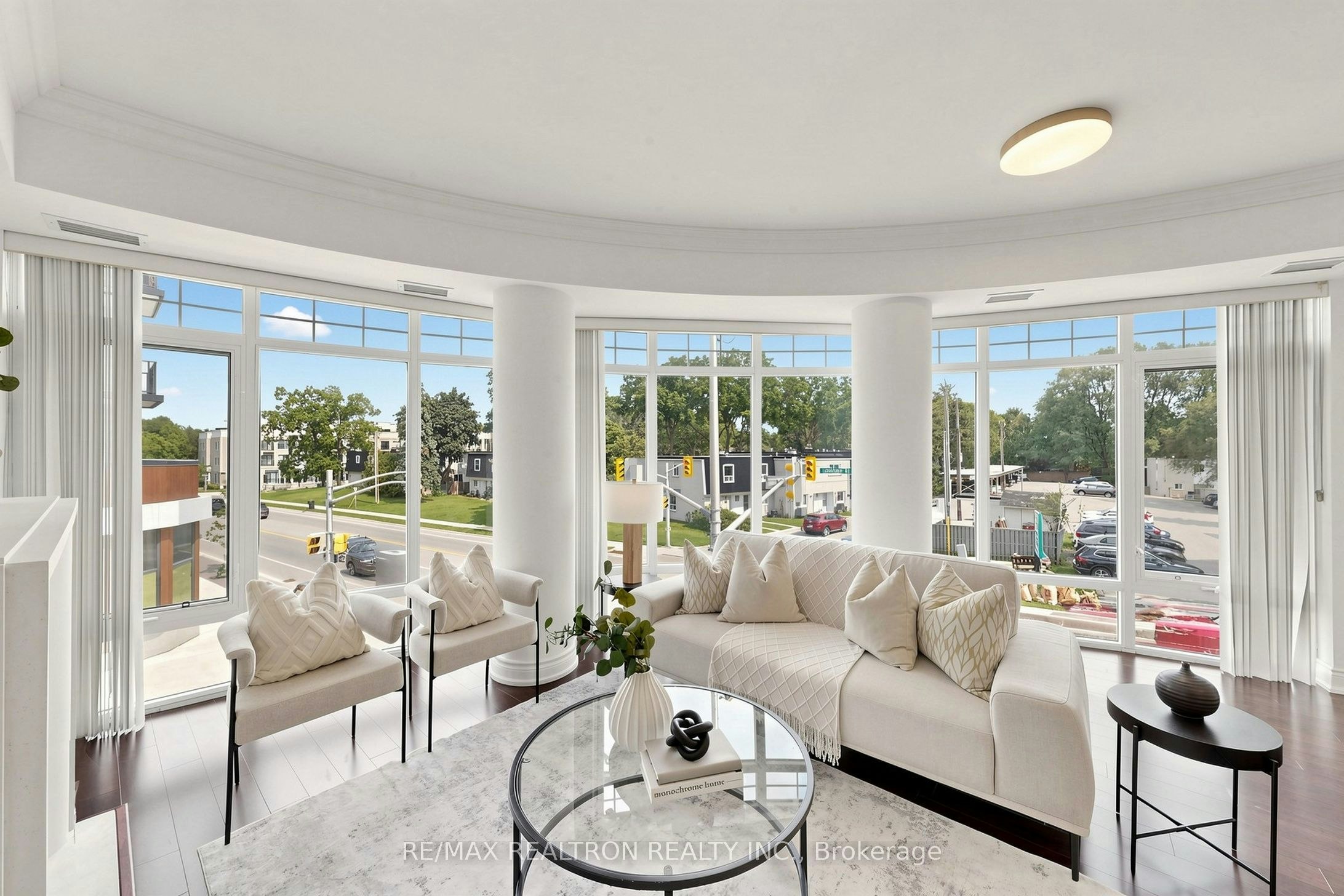 201-205 Lakeshore Road W, Oakville, ON, L6K 0H8 - 6