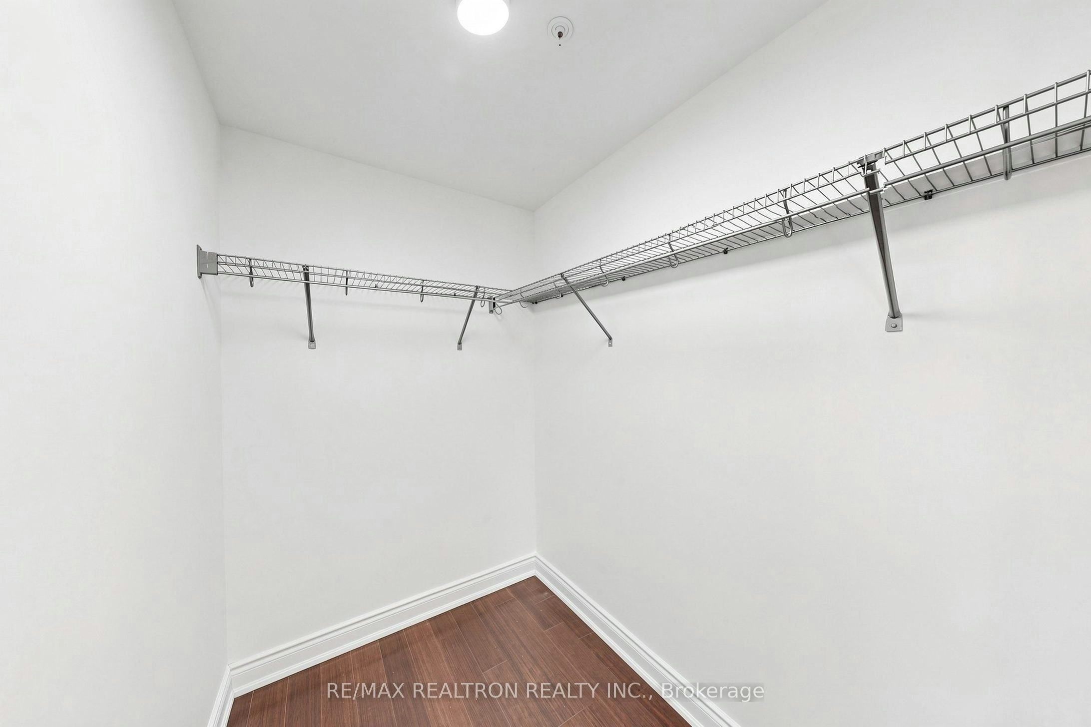 201-205 Lakeshore Road W, Oakville, ON, L6K 0H8 - 23