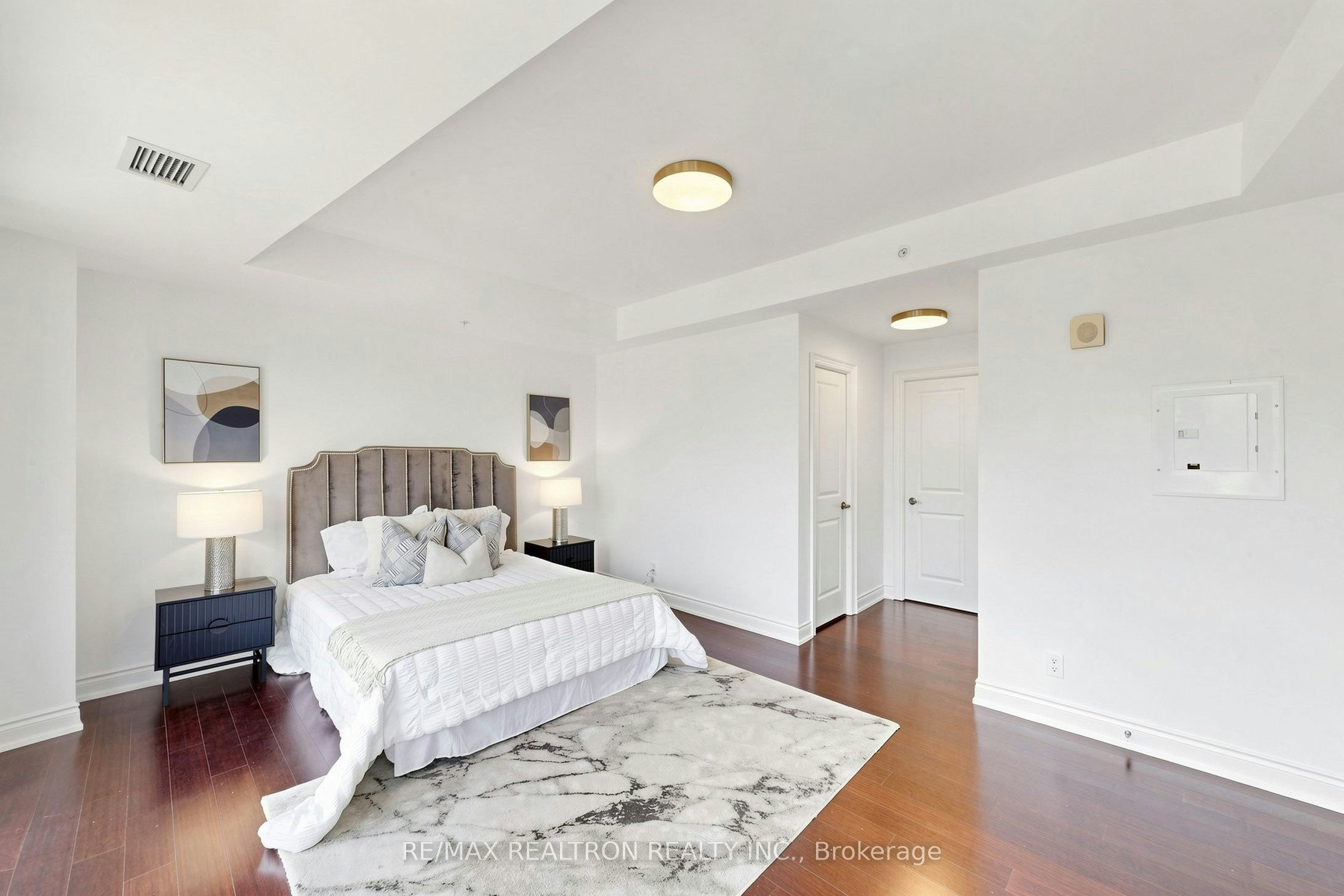 201-205 Lakeshore Road W, Oakville, ON, L6K 0H8 - 21