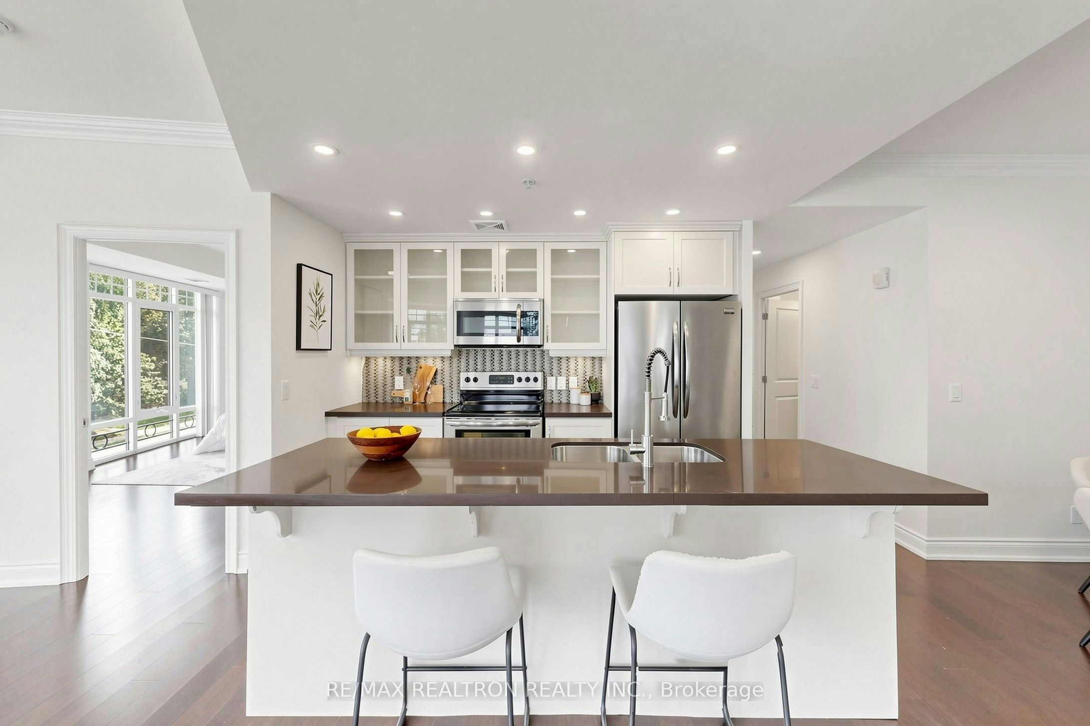 201-205 Lakeshore Road W, Oakville, ON, L6K 0H8 - 11