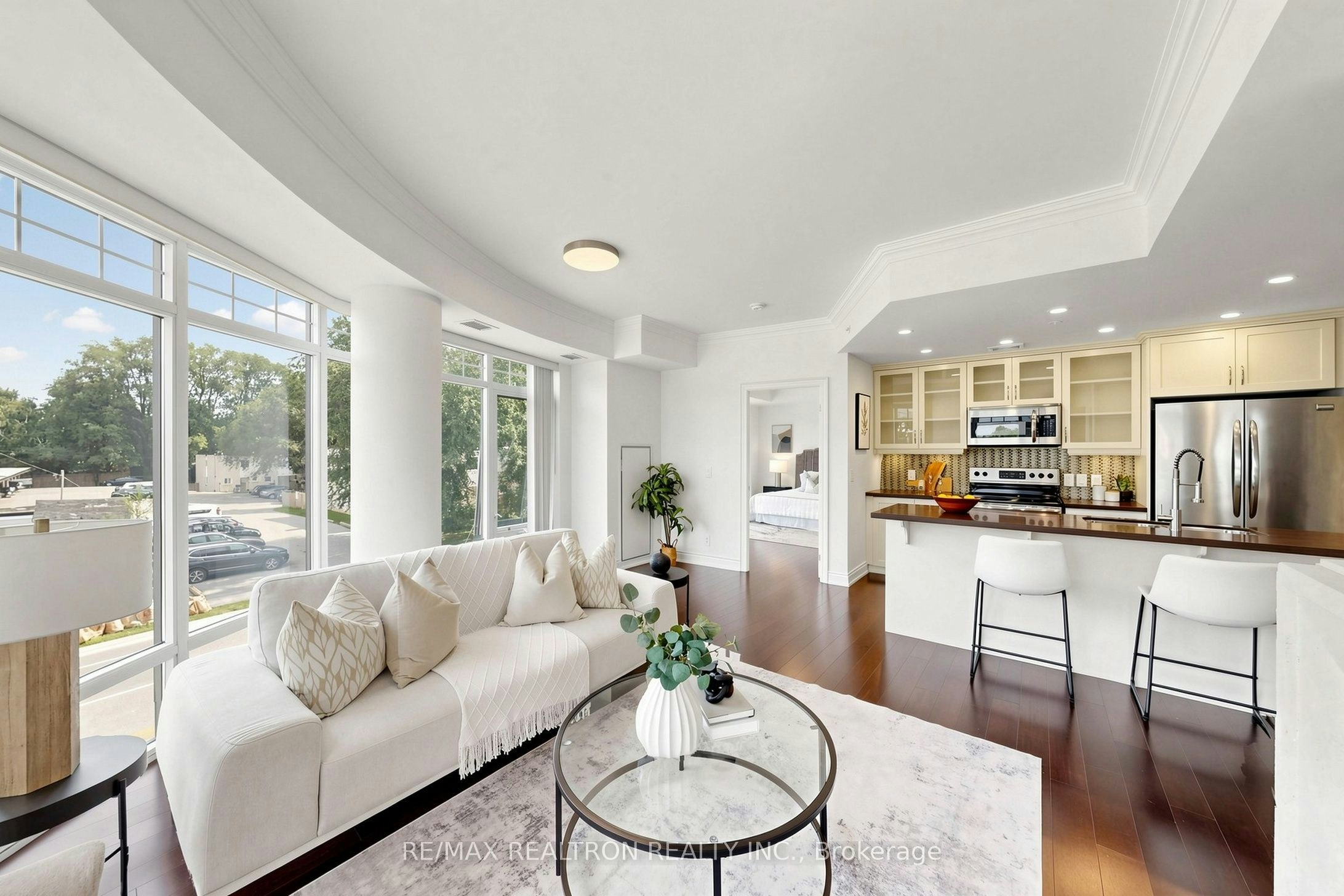 201-205 Lakeshore Road W, Oakville, ON, L6K 0H8 - 8