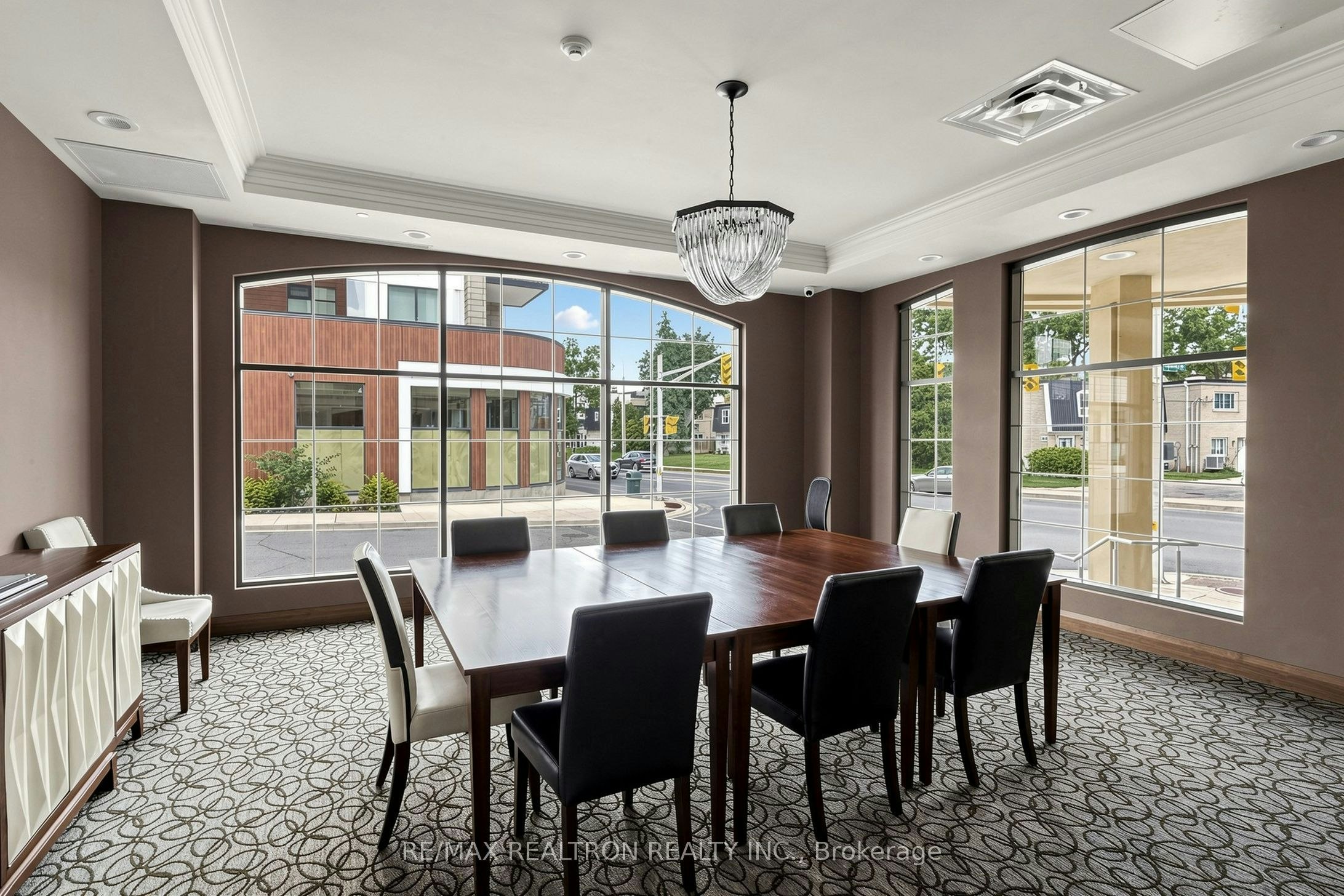 201-205 Lakeshore Road W, Oakville, ON, L6K 0H8 - 42